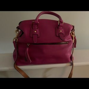 Practically brand new used A few times.. can be used as a tote or crossb…